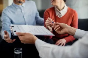 Odszkodowanie i zadośćuczynienie – czym się różnią i kiedy przysługują?