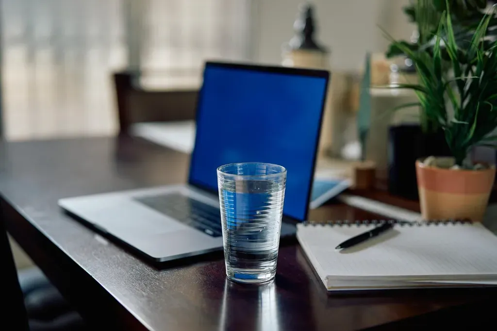 dostęp do świeżej wody w biurze